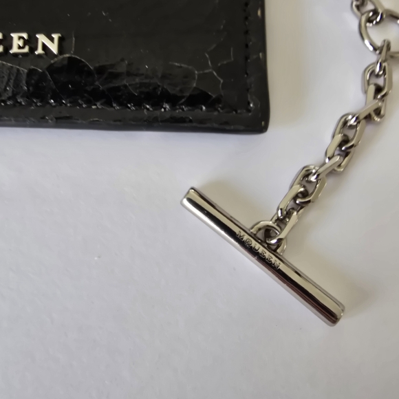 Alexander McQueen T-Bar Cracked Leather Card Holder Black - Picture 3 of 8